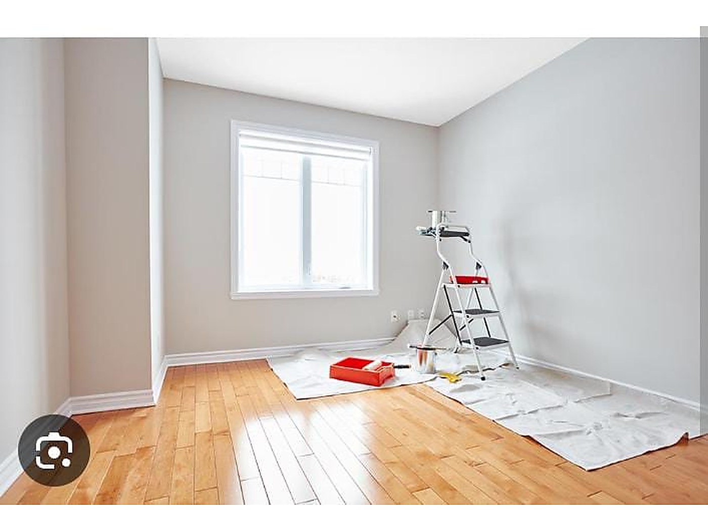 Painting services: interior room painting and finishing